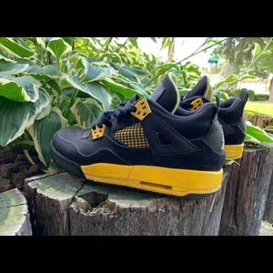 Jordan retro 4 thunder